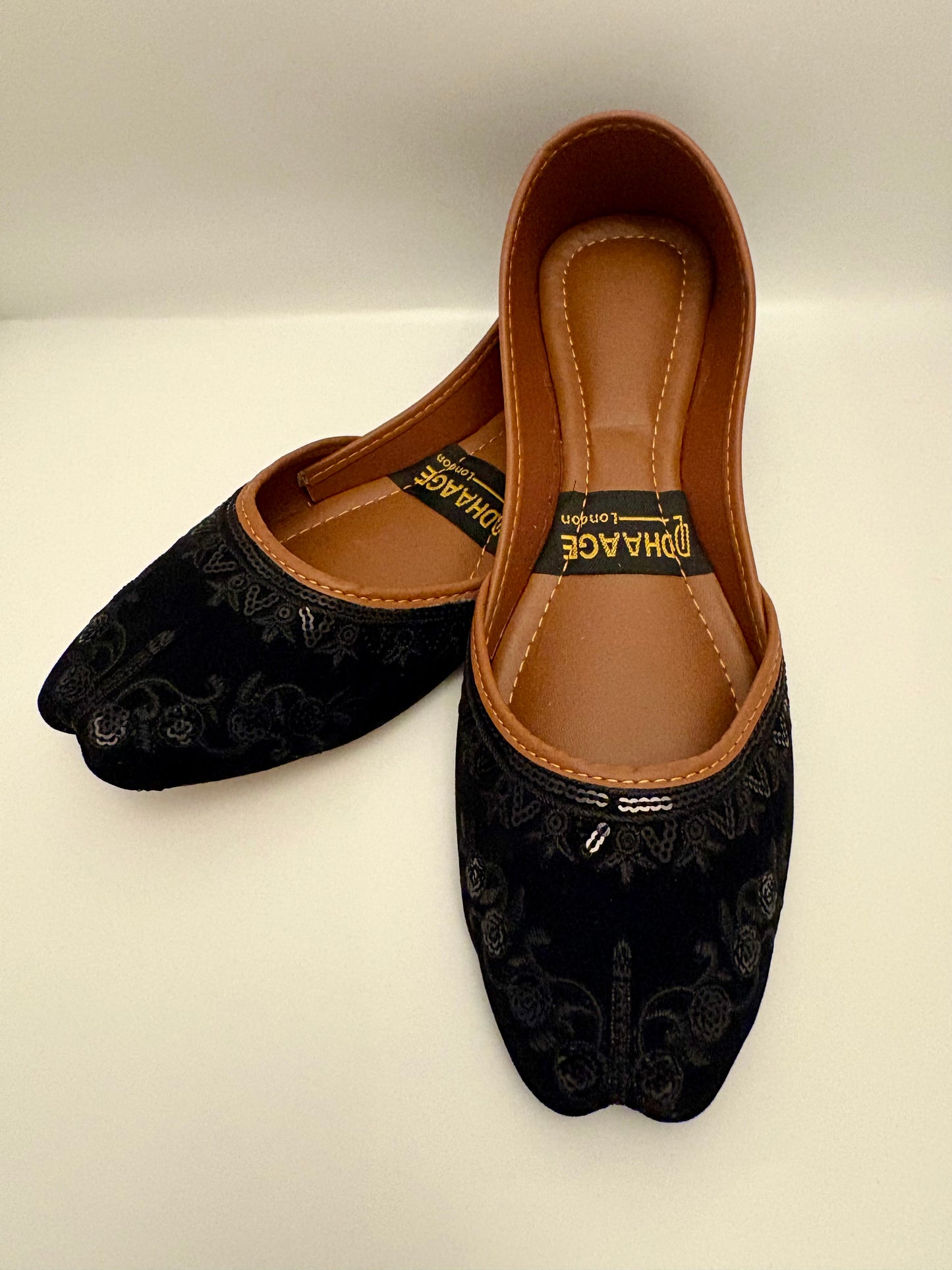 303-Handmade Women’s Black Khussa – Traditional Jutti – Available size: UK 4,5,6,7,8