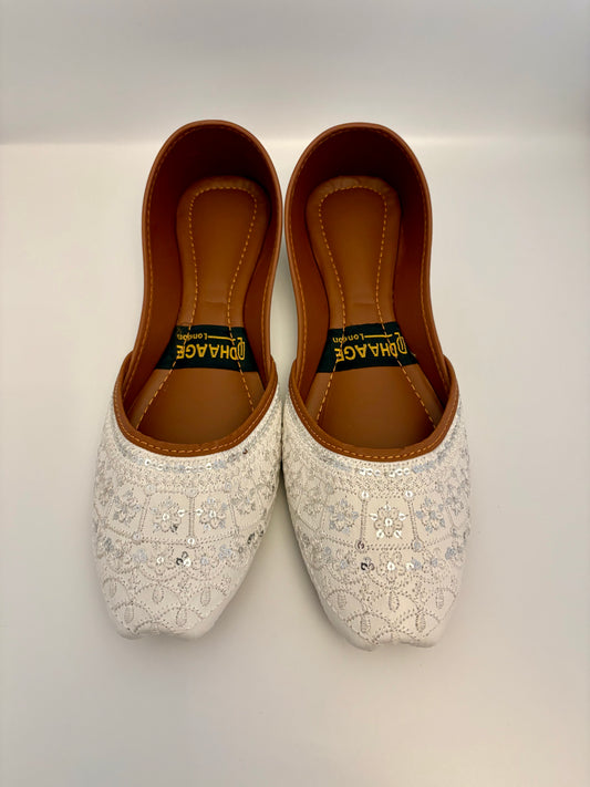 307-Handmade Women’s White Khussa – Traditional Jutti – Available size: UK 4,5,6,7,8