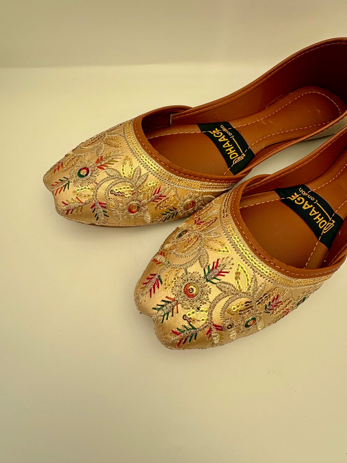 302-Handmade Women’s Gold Khussa – Traditional Jutti – Available size: UK 4,5,6,7,8