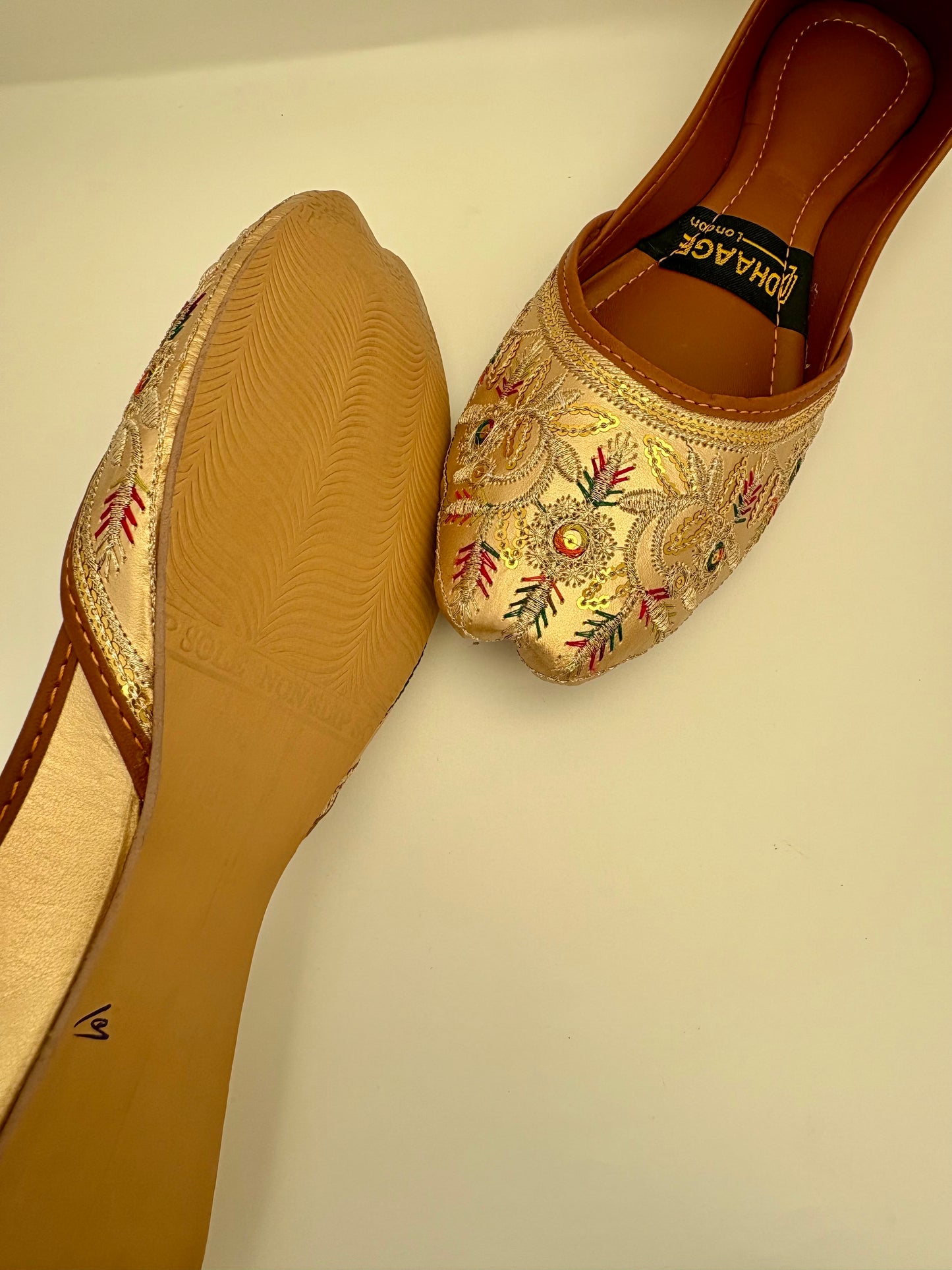 302-Handmade Women’s Gold Khussa – Traditional Jutti – Available size: UK 4,5,6,7,8