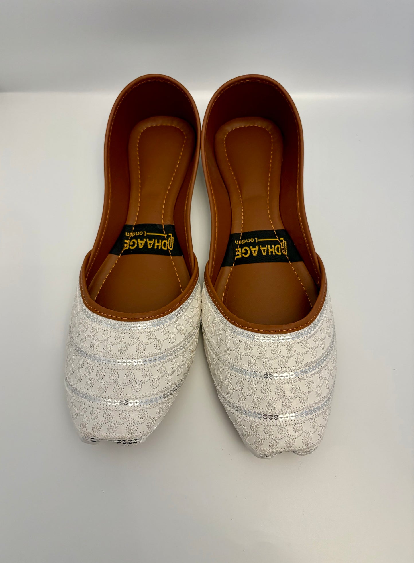 309-Handmade Women’s White Khussa – Traditional Jutti – Available size: UK 4,5,6,7,8