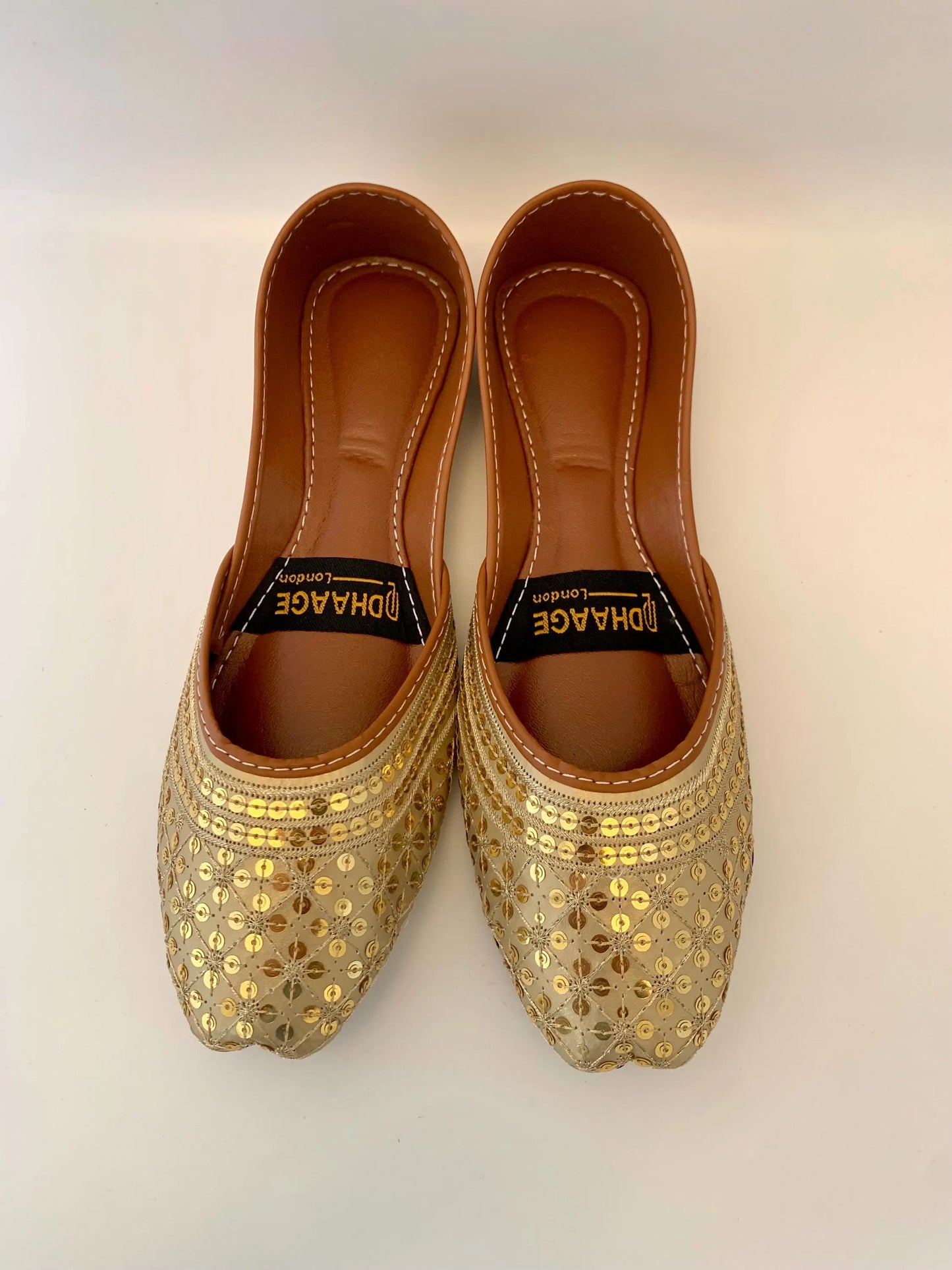 141-Handmade Women’s GOLD Khussa – Traditional Jutti – Available size: UK 4,7