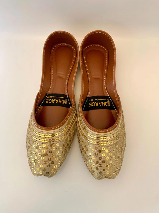 141-Handmade Women’s GOLD Khussa – Traditional Jutti – Available size: UK 4,7