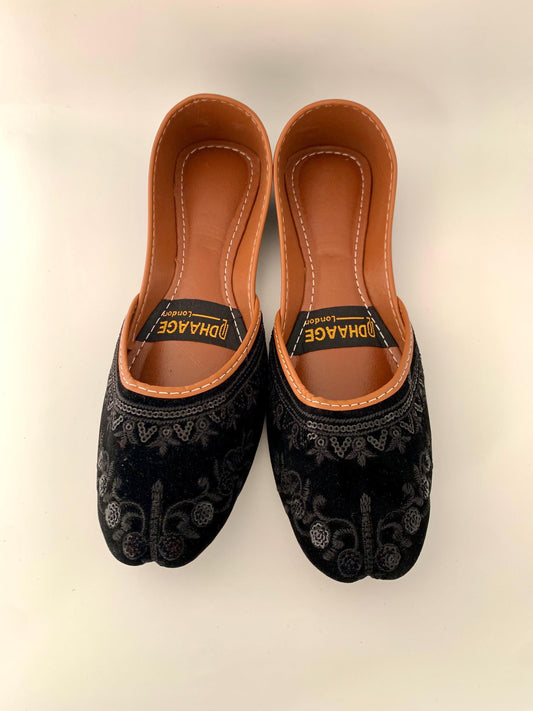 140-Handmade Women’s Black Khussa – Traditional Jutti – Available size: UK 5