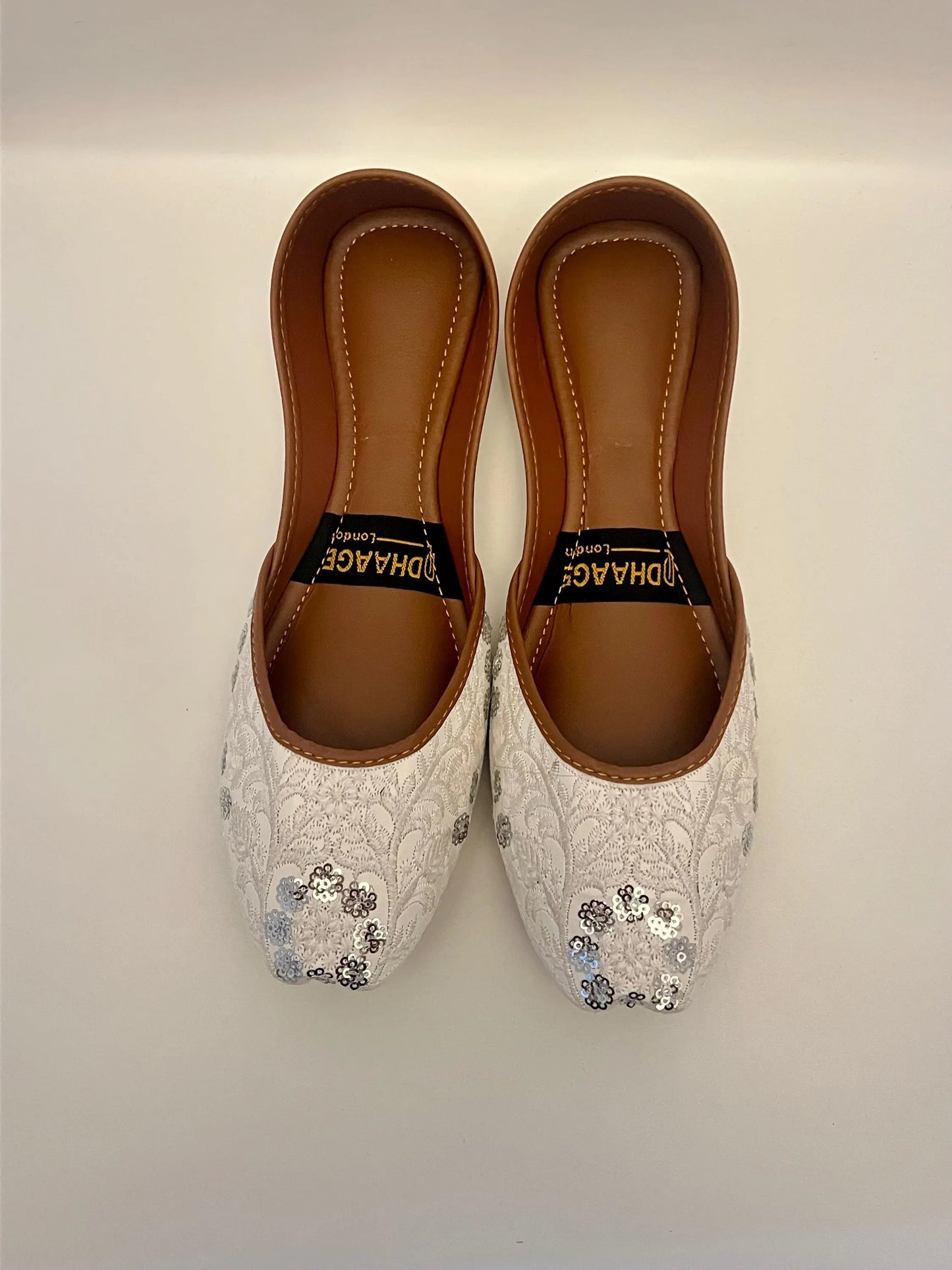 185-Handmade Women’s White Khussa – Traditional Jutti – Available size: UK 4,5,8