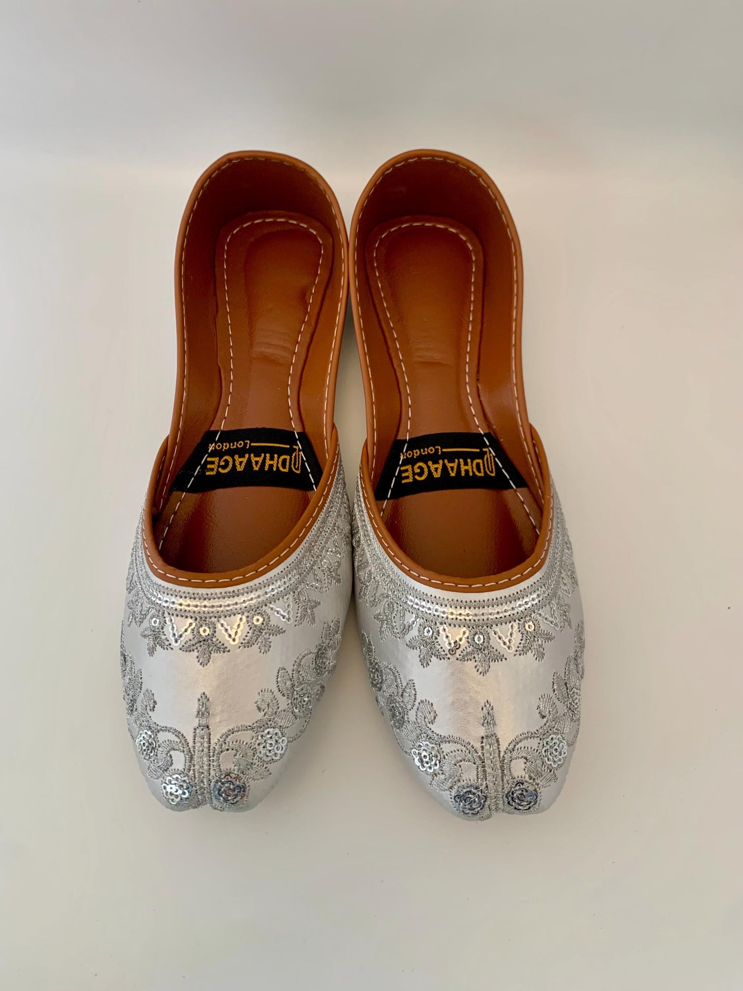 146/85-Handmade Women’s SILVER Khussa – Traditional Jutti – Available size: UK 4,5,6