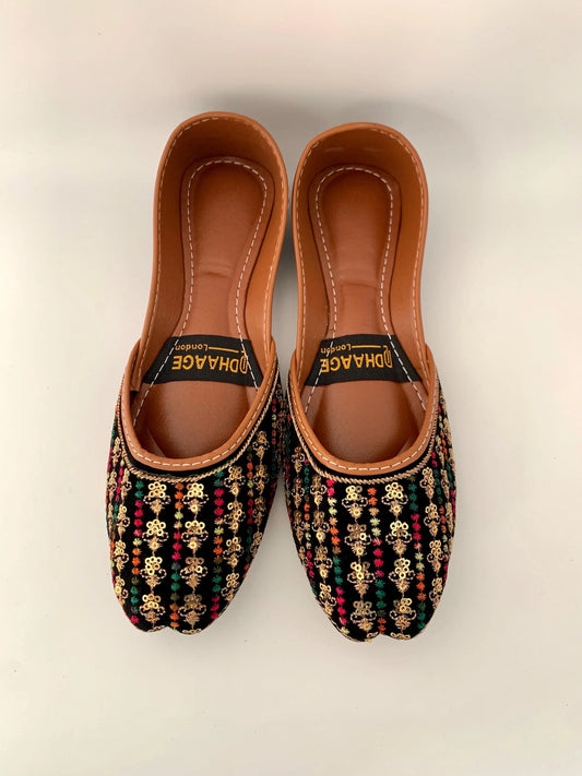 144-Handmade Women’s Black Khussa – Traditional Jutti – Available size: UK 5,6
