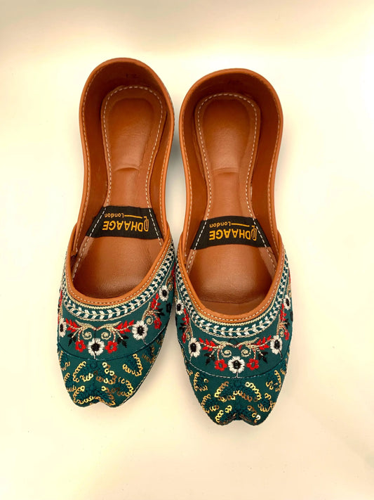 89-Handmade Women’s Green Khussa – Traditional Jutti – Available size: UK 4,5,6,7