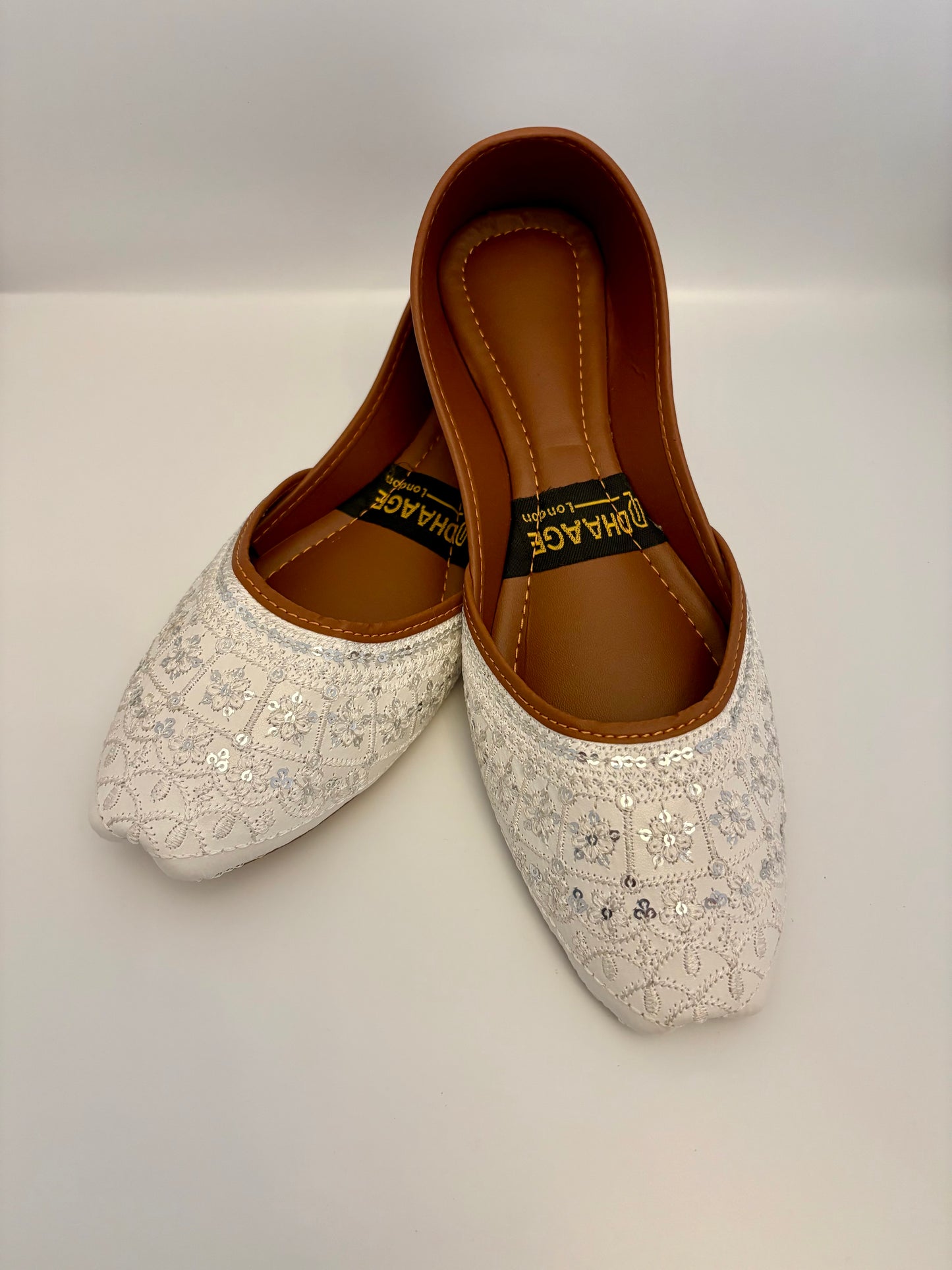 307-Handmade Women’s White Khussa – Traditional Jutti – Available size: UK 4,5,6,7,8