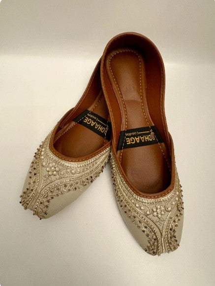 268-Handmade Women’s Off White Khussa – Traditional Jutti – Available size: UK 3