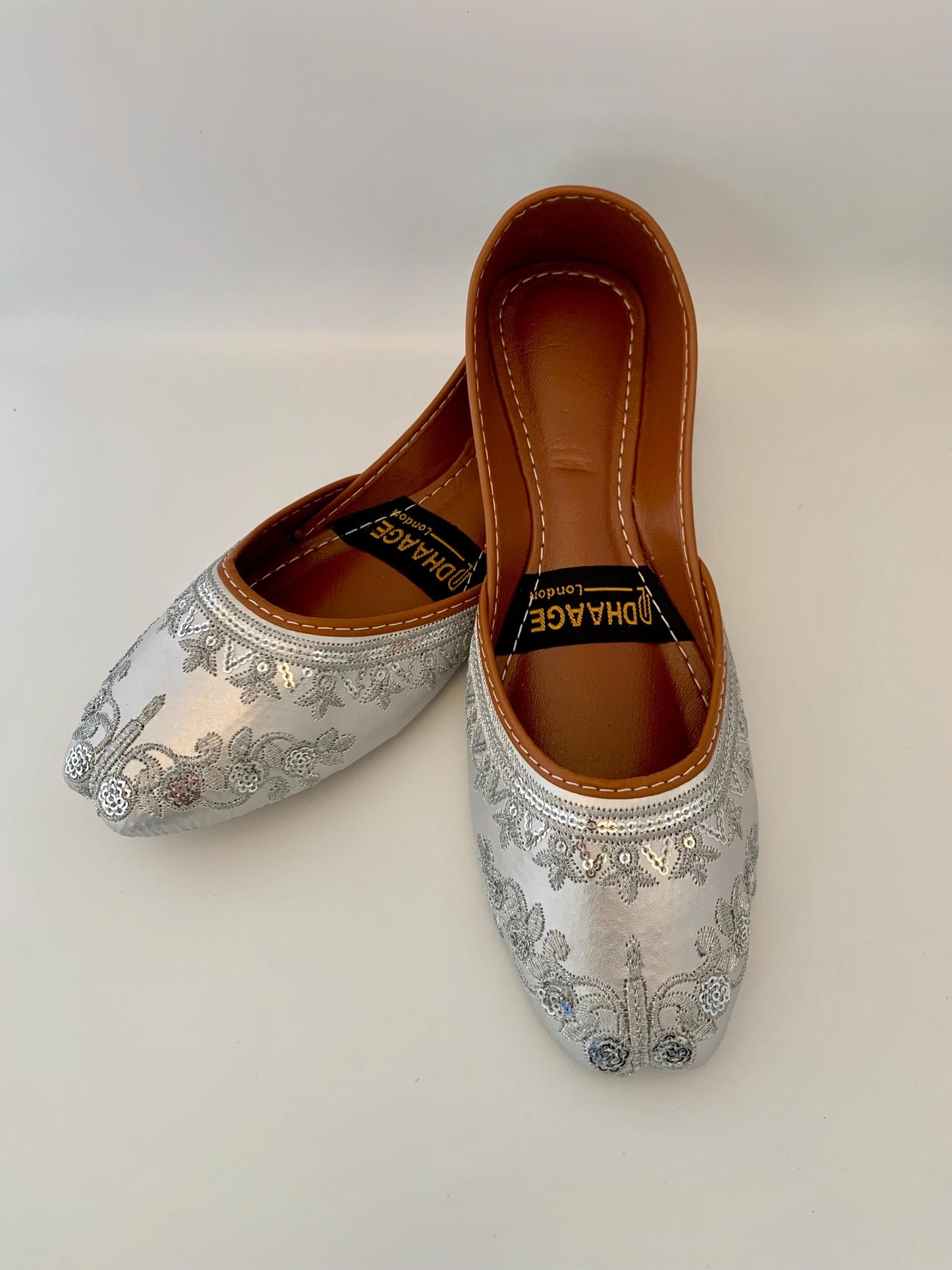 146/85-Handmade Women’s SILVER Khussa – Traditional Jutti – Available size: UK 4,5,6