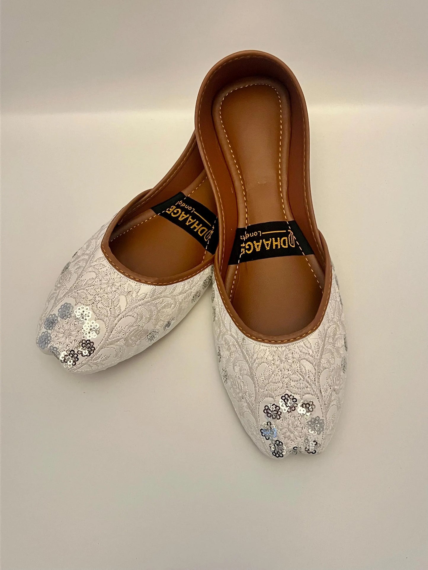 185-Handmade Women’s White Khussa – Traditional Jutti – Available size: UK 4,5,8