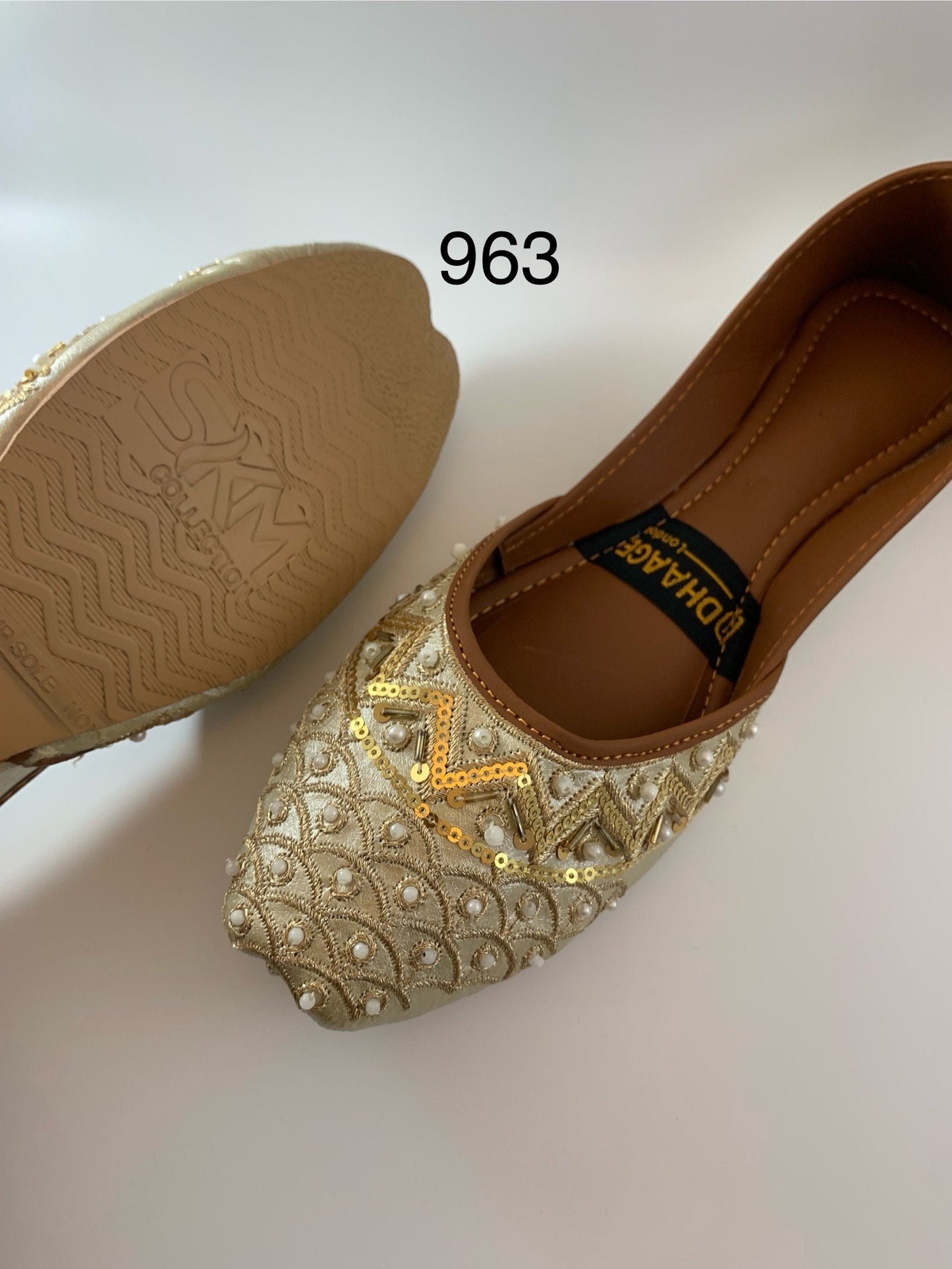 963-Handmade Women’s Silver Khussa – Traditional Jutti – Available size: UK 3 / EU 36
