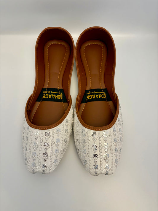 306-Handmade Women’s White Khussa – Traditional Jutti – Available size: UK 4,5,6,7,8