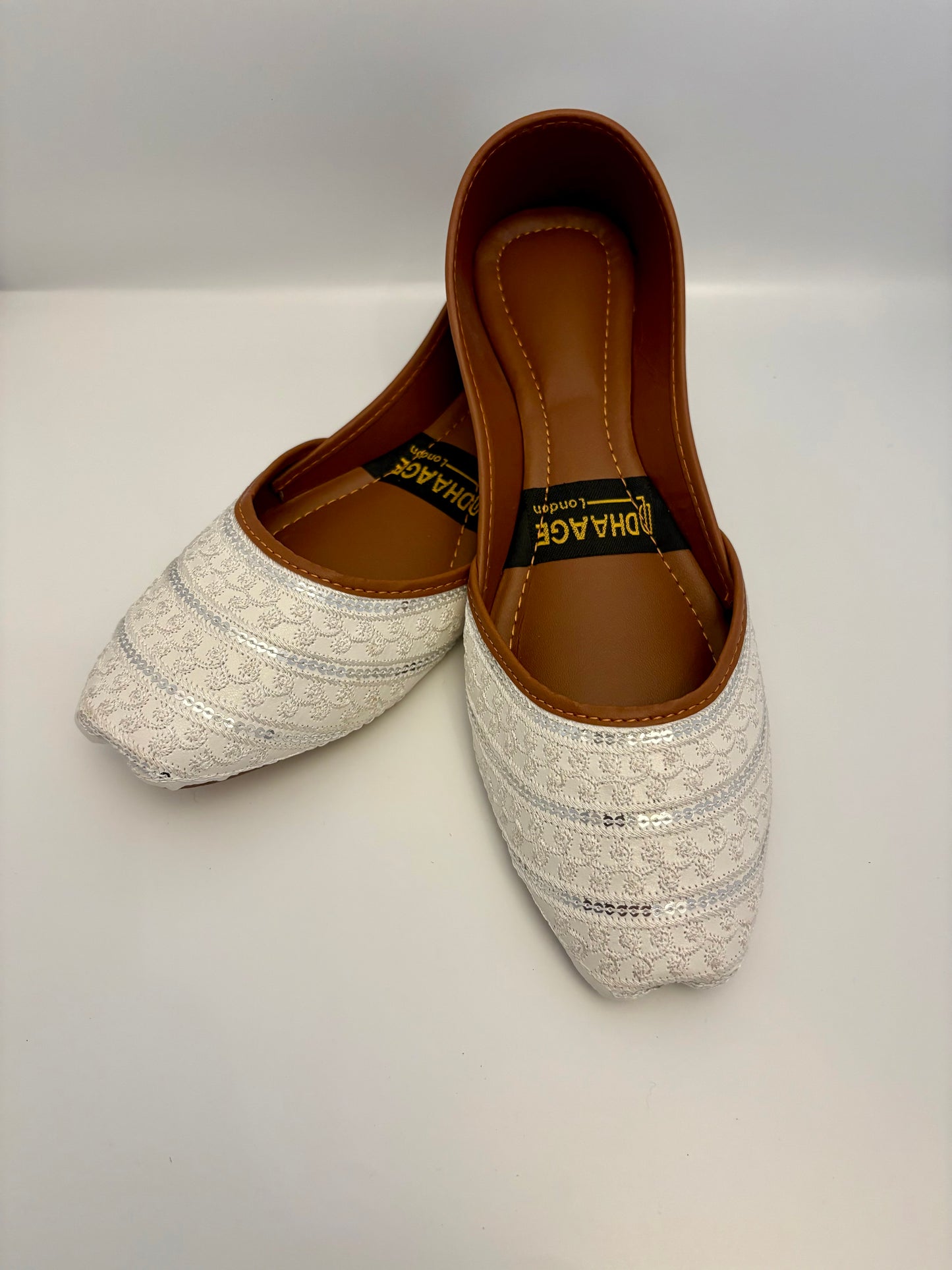 309-Handmade Women’s White Khussa – Traditional Jutti – Available size: UK 4,5,6,7,8