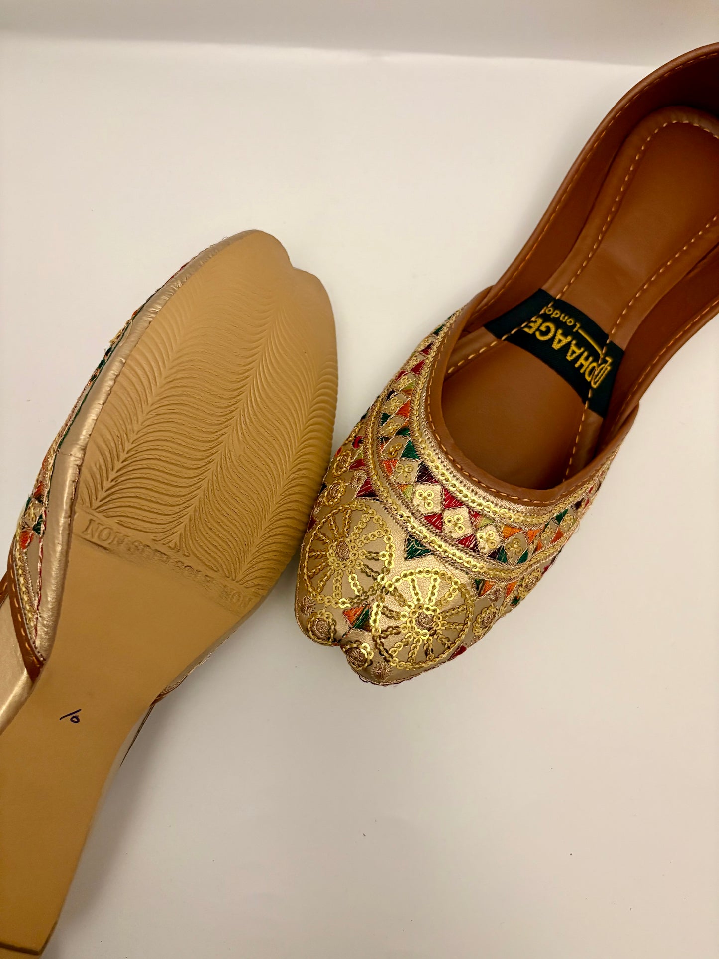 332-Handmade Women’s Gold Khussa – Traditional Jutti – Available size: UK 4,5,6,7,8