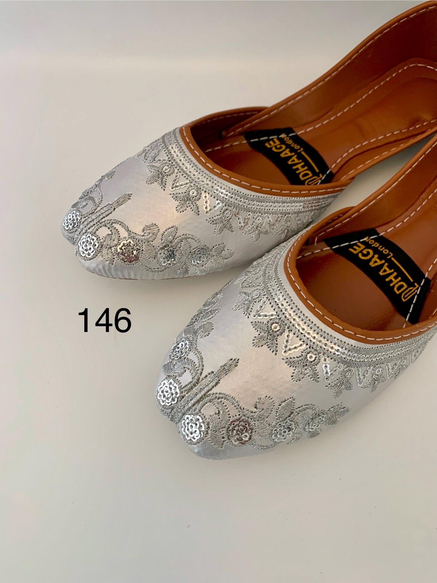 146/85-Handmade Women’s SILVER Khussa – Traditional Jutti – Available size: UK 4,5,6