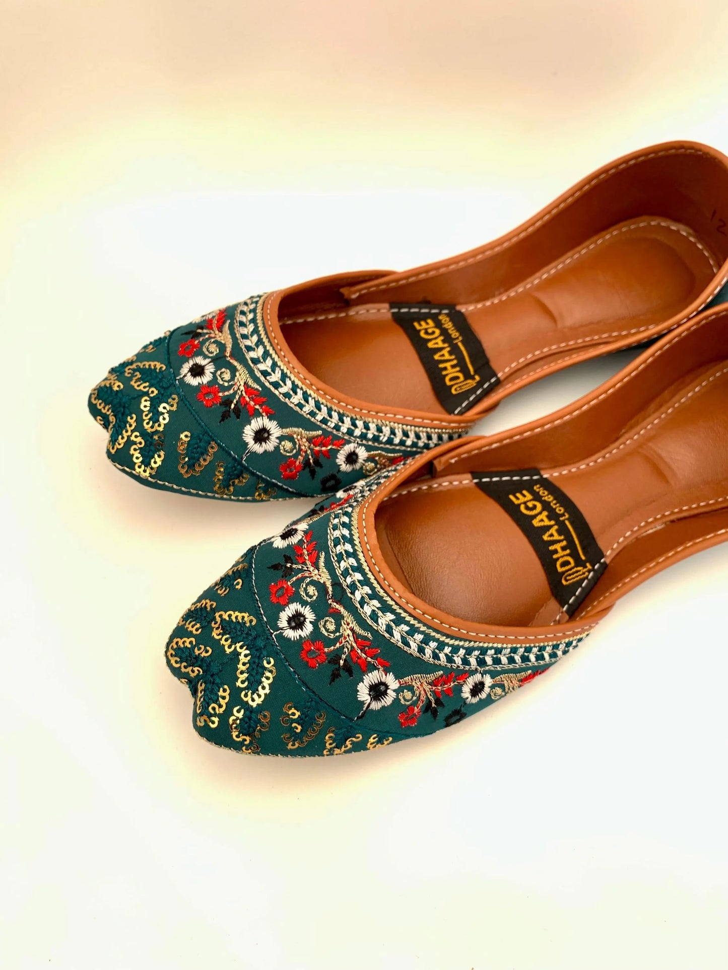 89-Handmade Women’s Green Khussa – Traditional Jutti – Available size: UK 4,5,6,7