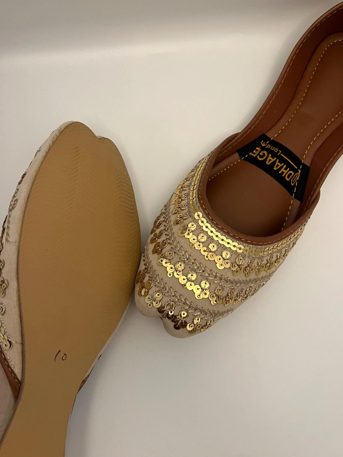 188-Handmade Women’s Cream Gold Khussa – Traditional Jutti – Available size: UK 4