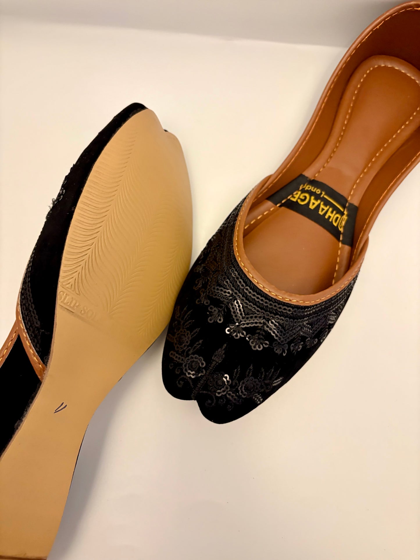 324-Handmade Women’s Black Khussa – Traditional Jutti – Available size: UK 4,5,6,7,8