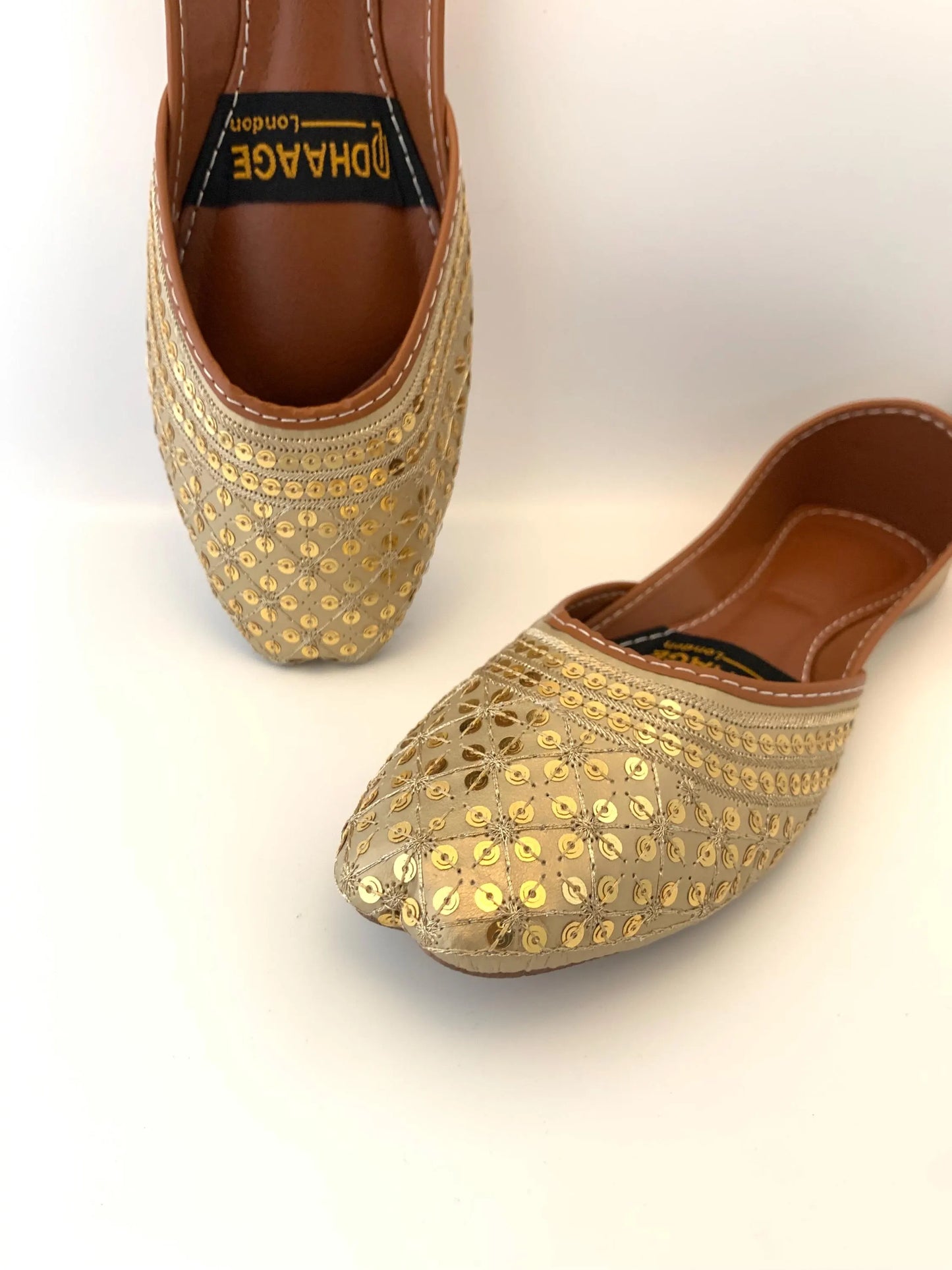 141-Handmade Women’s GOLD Khussa – Traditional Jutti – Available size: UK 4,7