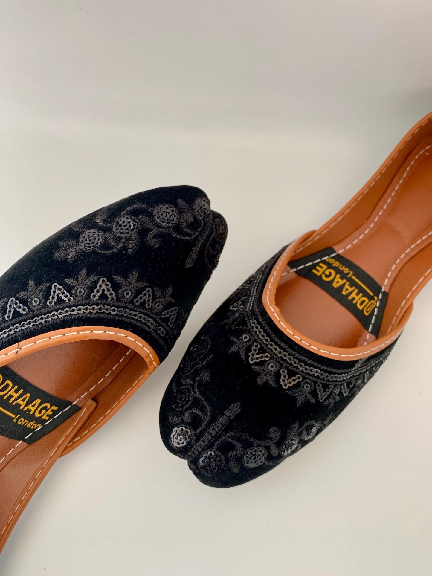 140-Handmade Women’s Black Khussa – Traditional Jutti – Available size: UK 5