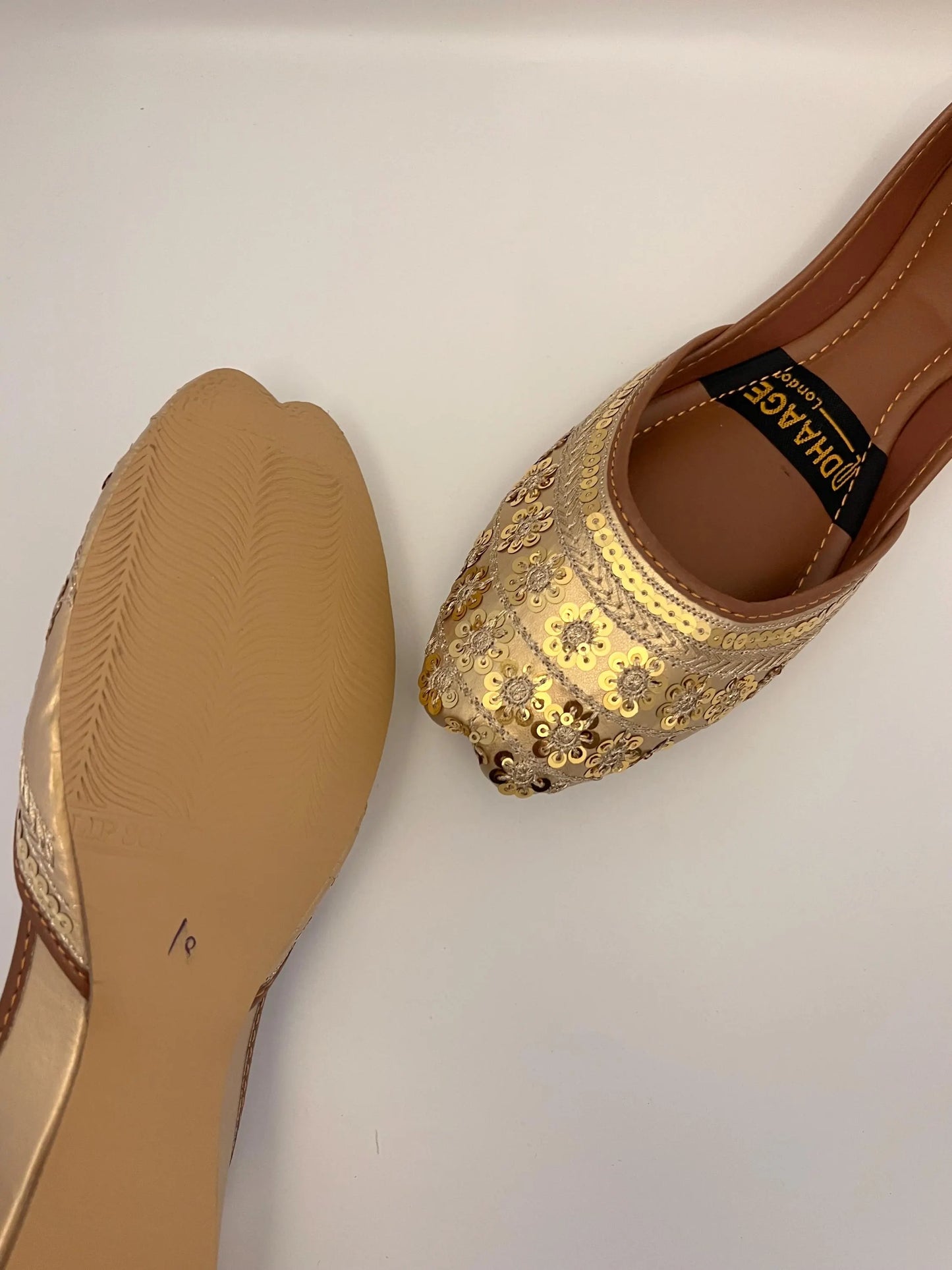 189-Handmade Women’s Gold Khussa – Traditional Jutti – Available size: UK 8