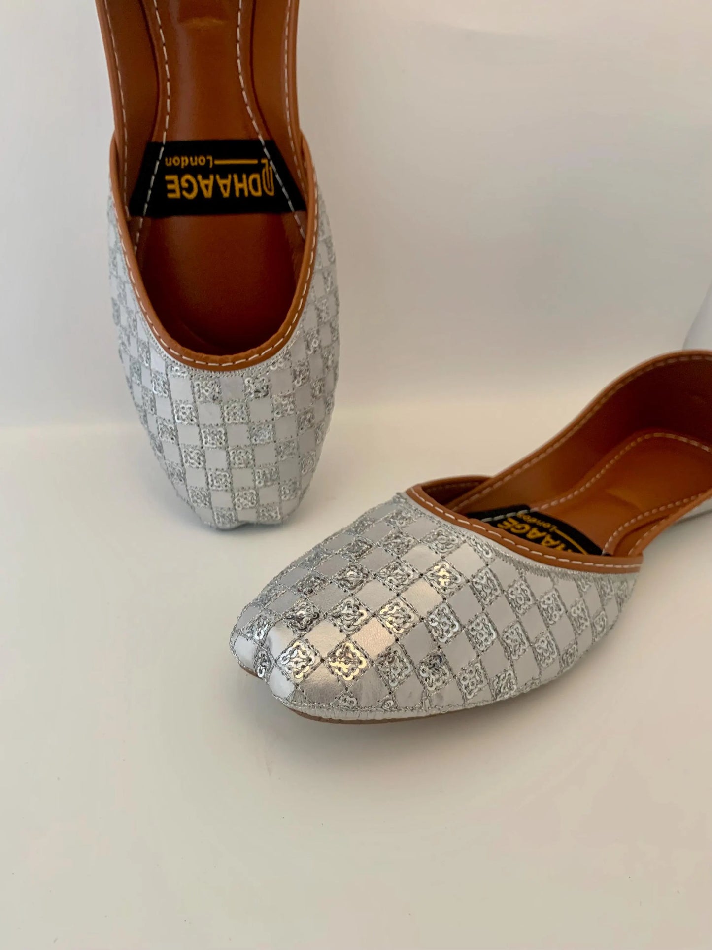 145-Handmade Women’s SILVER Khussa – Traditional Jutti – Available size: UK 4,5,6,7