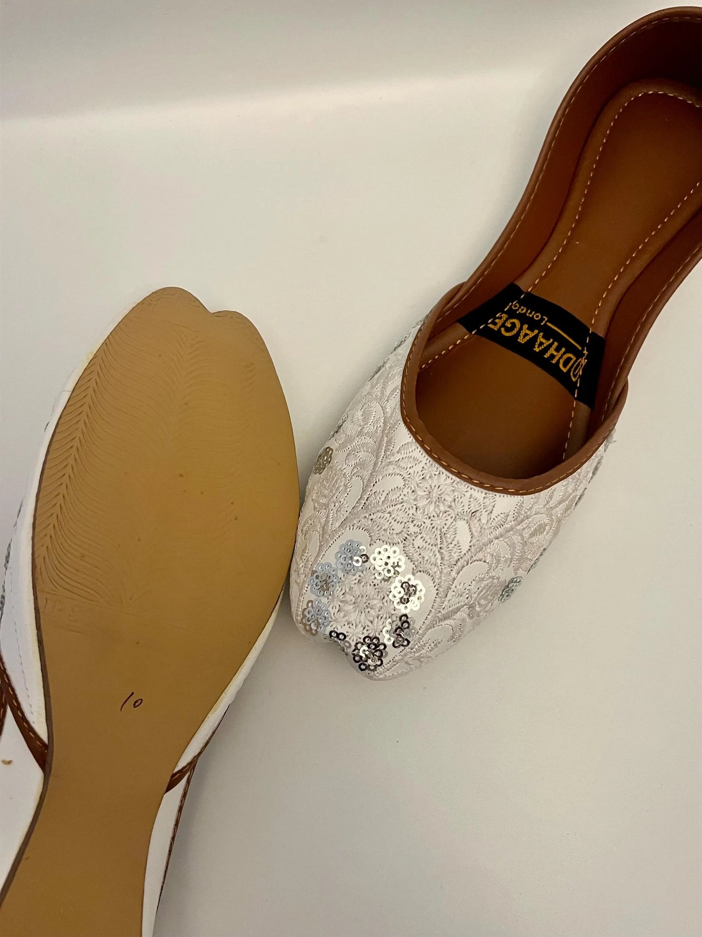 185-Handmade Women’s White Khussa – Traditional Jutti – Available size: UK 4,5,8