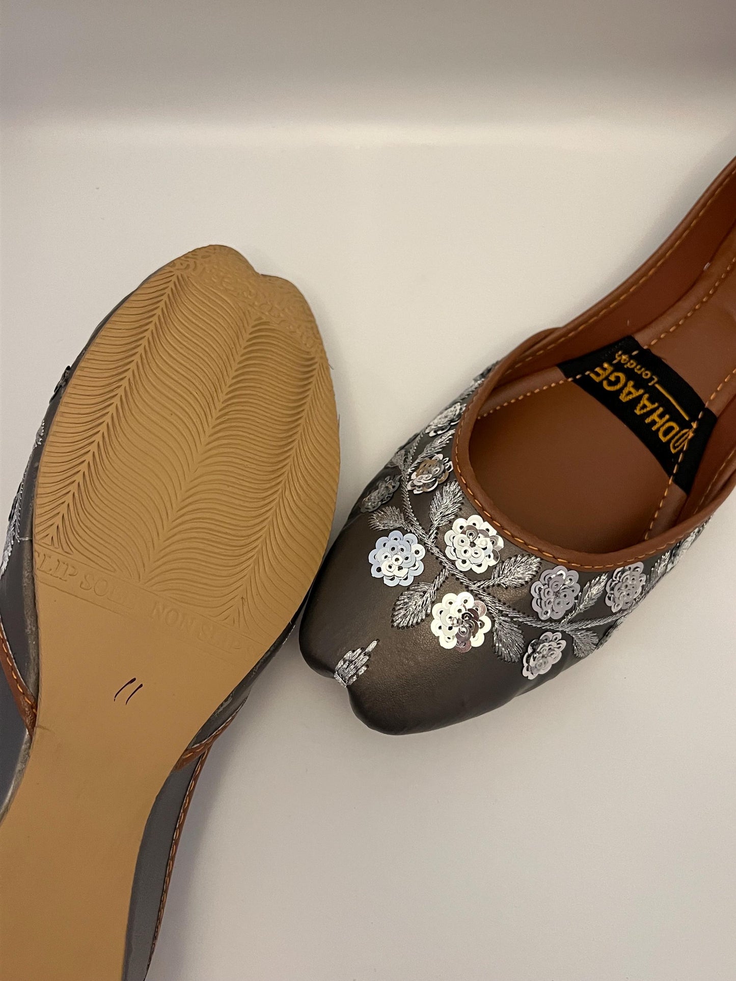 190-Handmade Women’s Grey Khussa – Traditional Jutti – Available size: UK 4,5,7,8