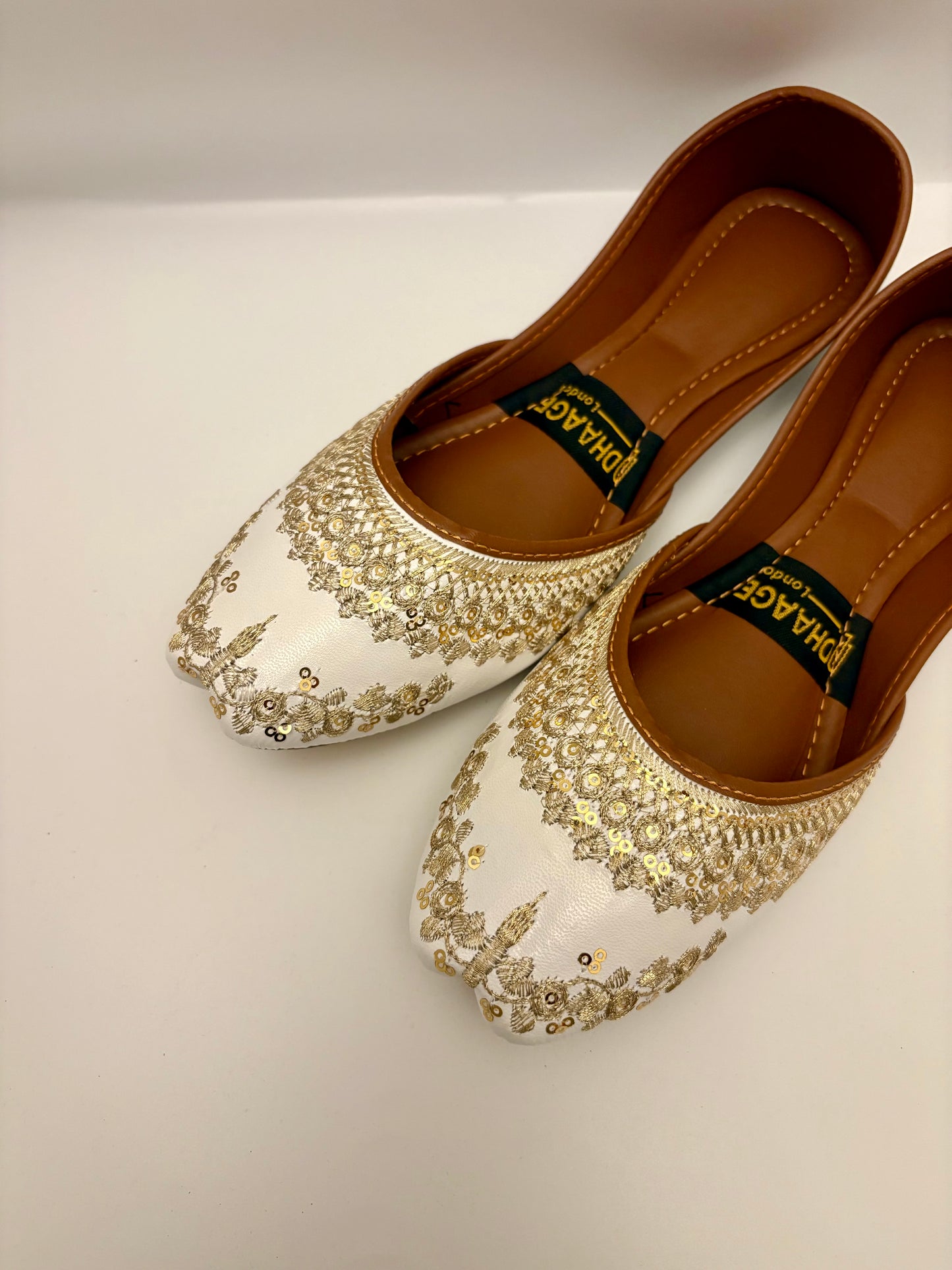334-Handmade Women’s White Khussa – Traditional Jutti – Available size: UK 4,5,6,7,8