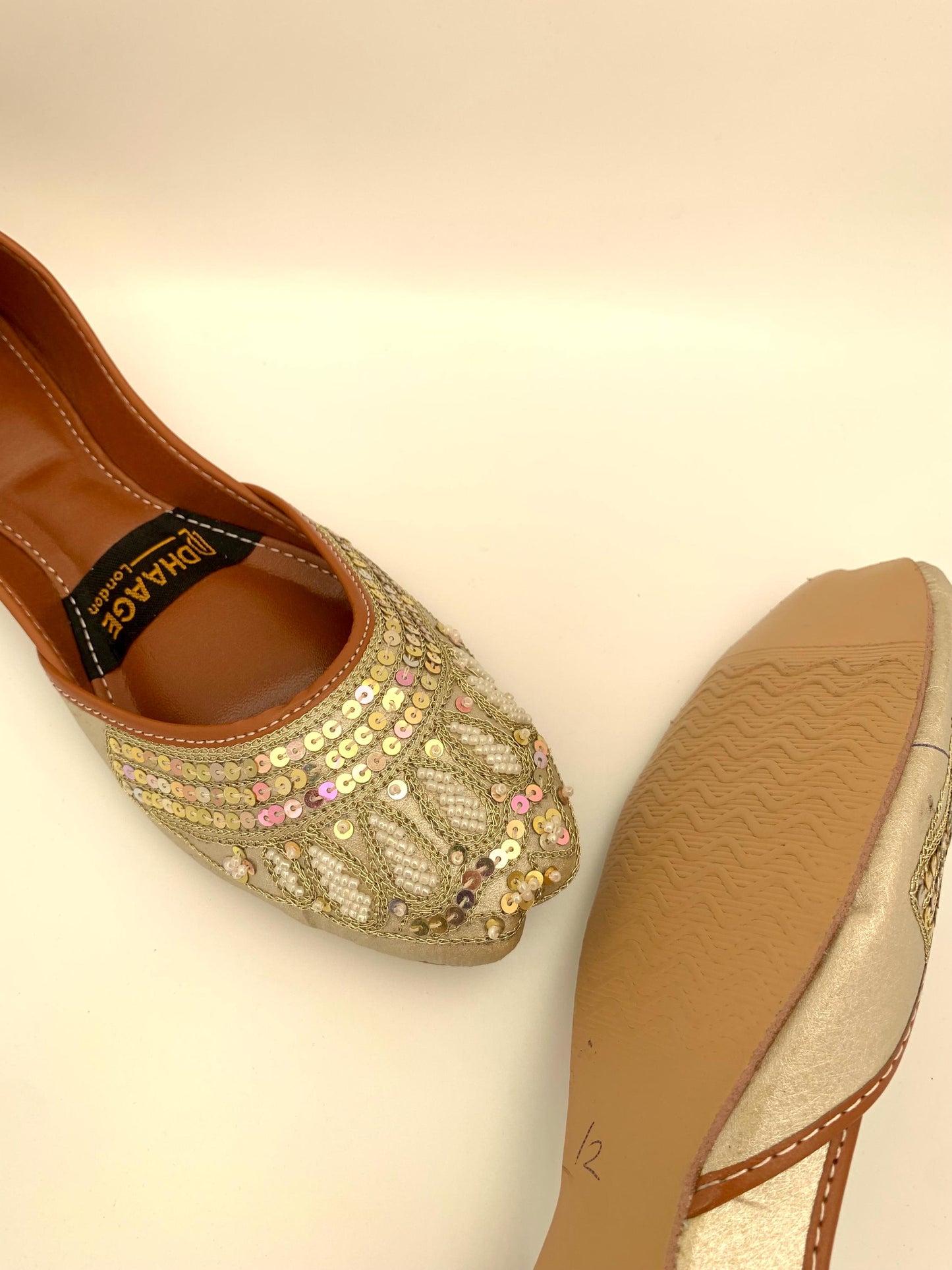 83-Handmade Women’s Green shade Khussa – Traditional Jutti – Available size: UK 5,6