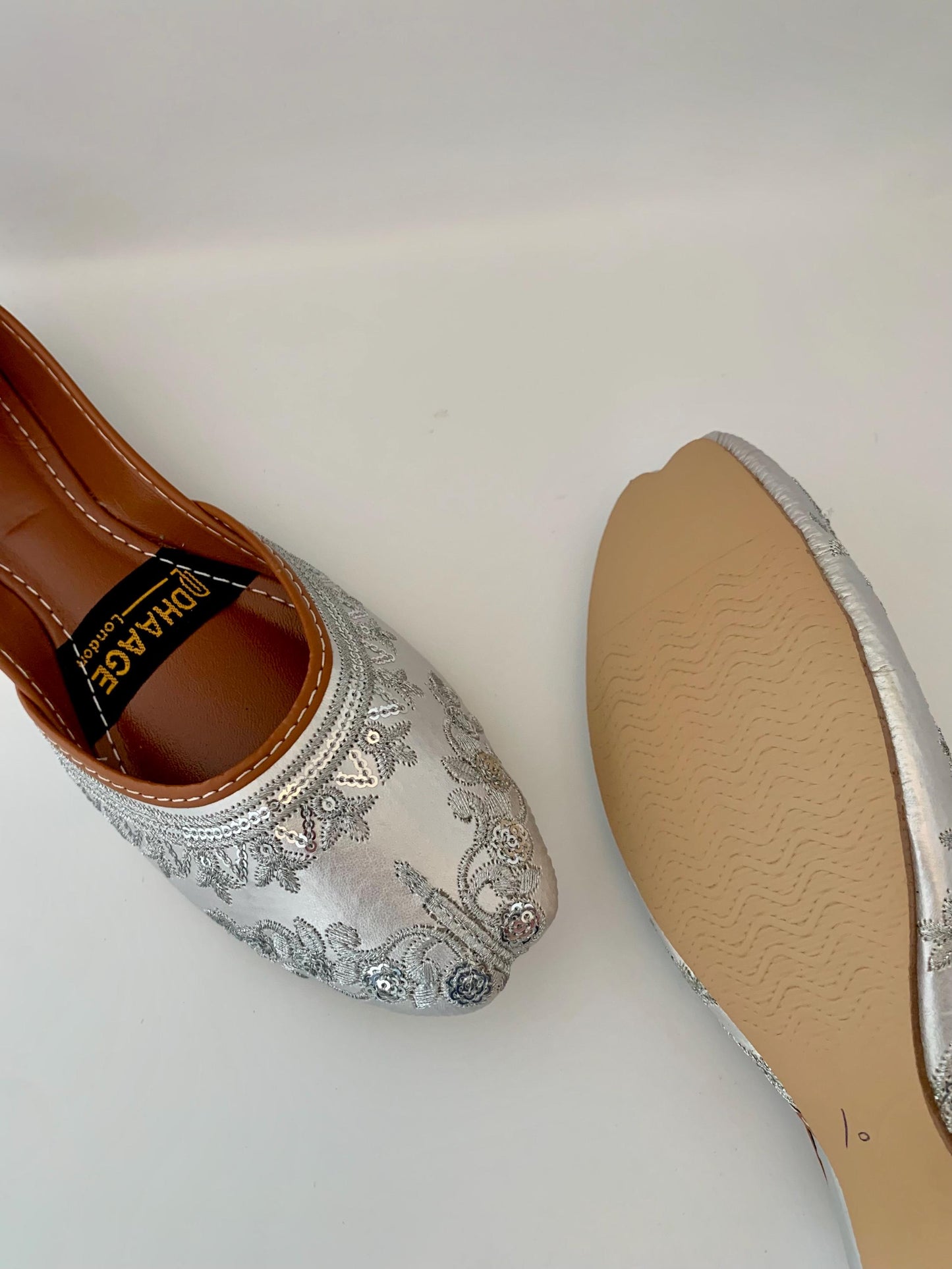 146/85-Handmade Women’s SILVER Khussa – Traditional Jutti – Available size: UK 4,5,6