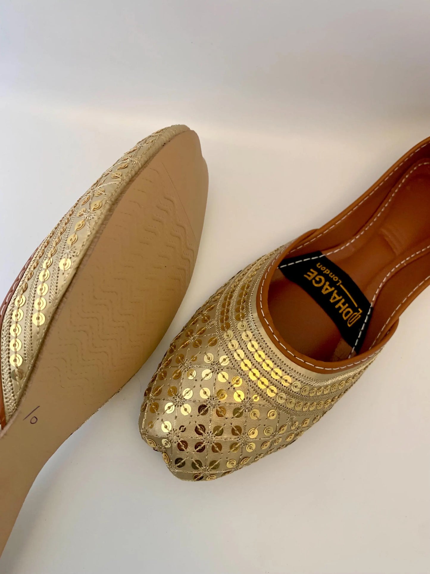 141-Handmade Women’s GOLD Khussa – Traditional Jutti – Available size: UK 4,7