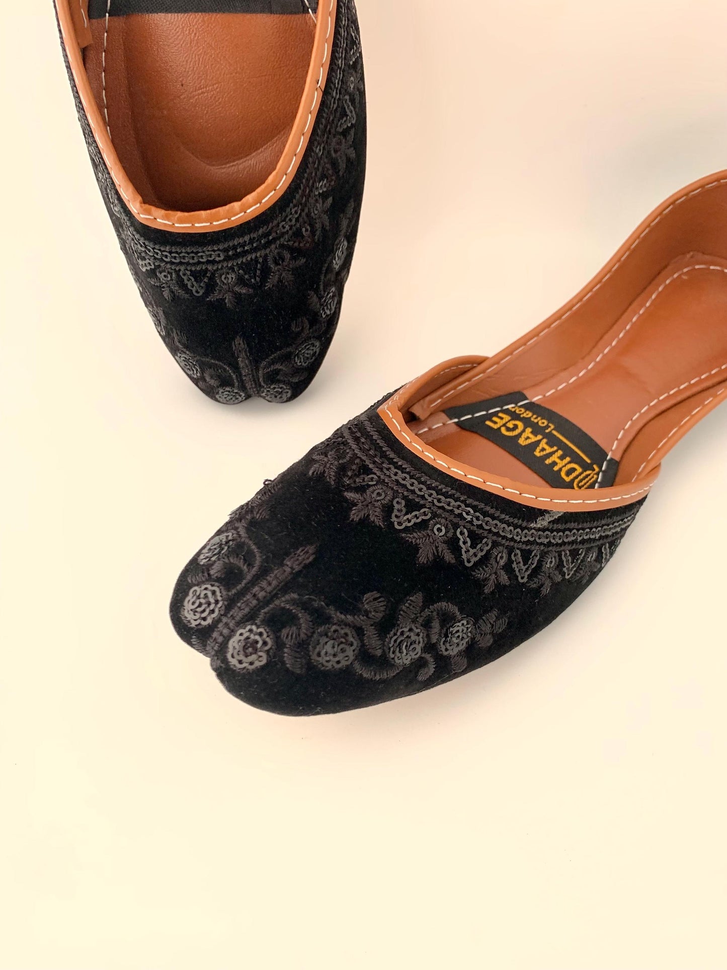 140-Handmade Women’s Black Khussa – Traditional Jutti – Available size: UK 5