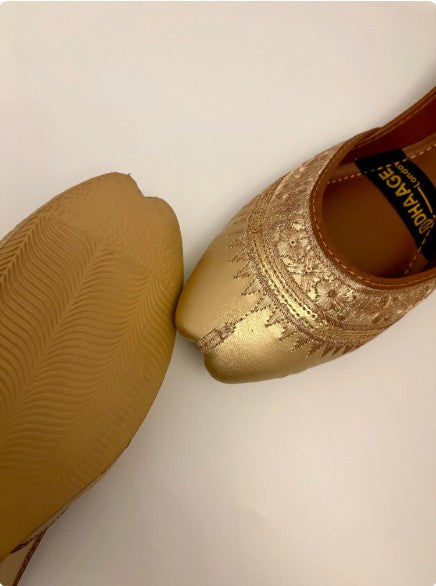262-Handmade Women’s Gold Khussa – Traditional Jutti – Available size: UK 4,7