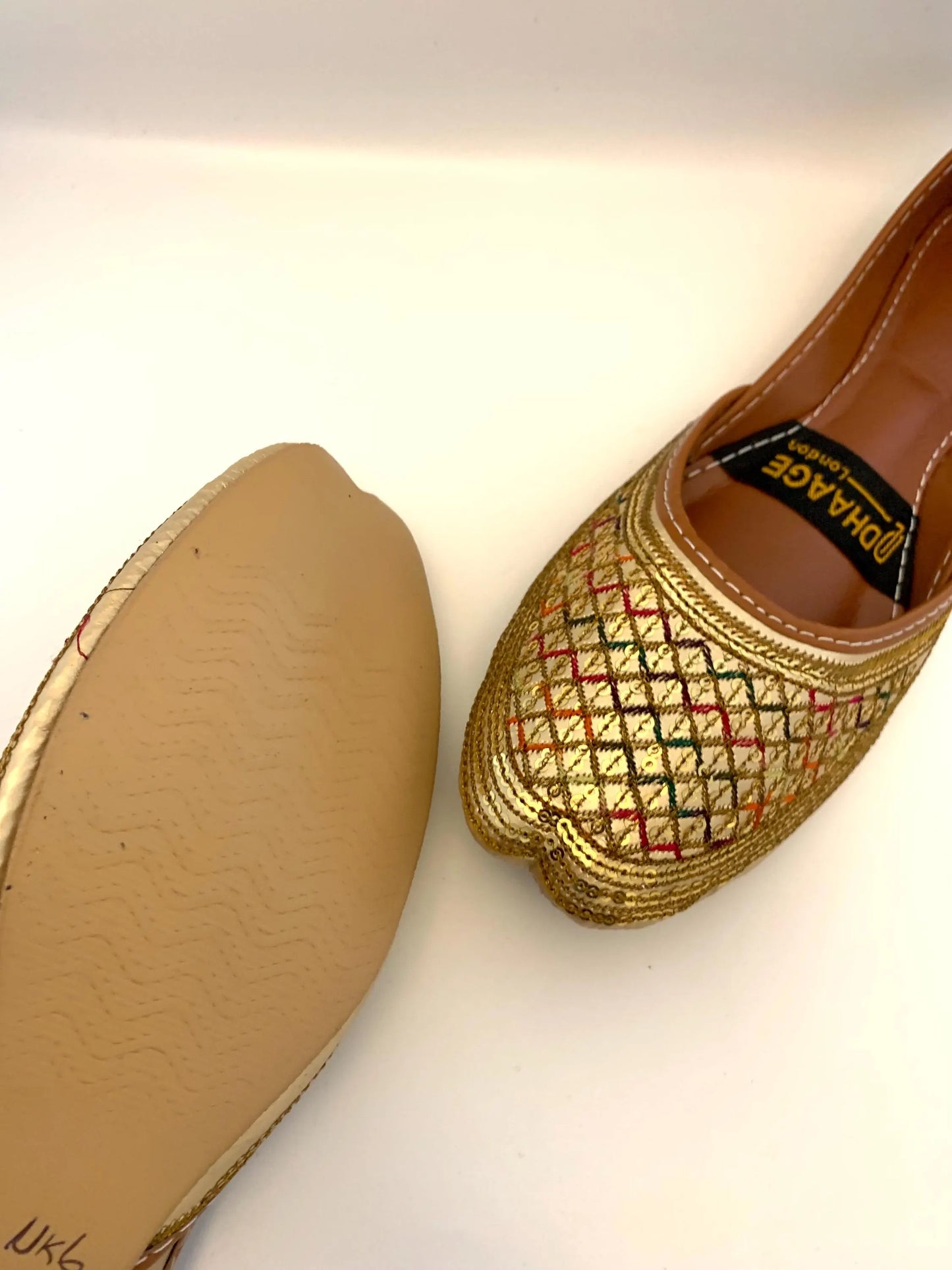 138-Handmade Women’s Gold Khussa – Traditional Jutti – Available size: UK 4,5,6,7