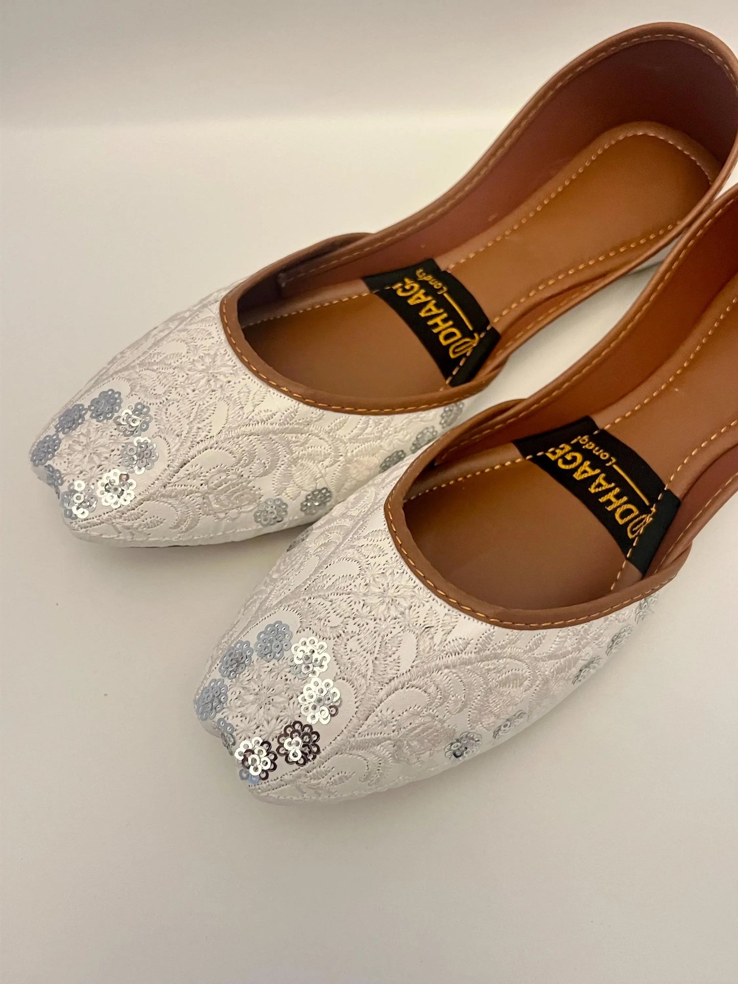 185-Handmade Women’s White Khussa – Traditional Jutti – Available size: UK 4,5,8