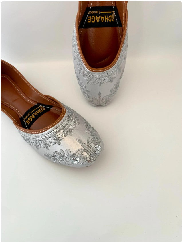 146/85-Handmade Women’s SILVER Khussa – Traditional Jutti – Available size: UK 4,5,6