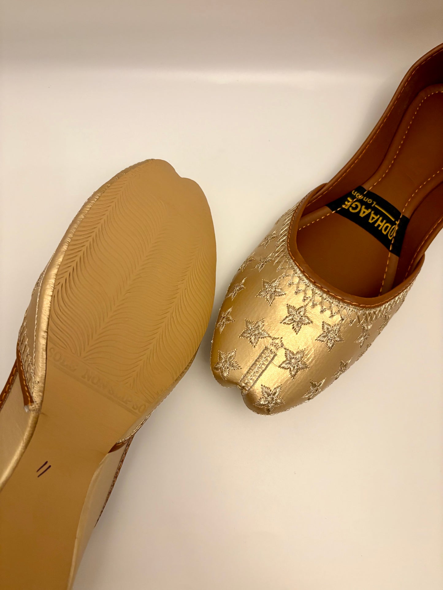 281-Handmade Women’s Gold Khussa – Traditional Jutti – Available size: UK 4,5,6,7,8