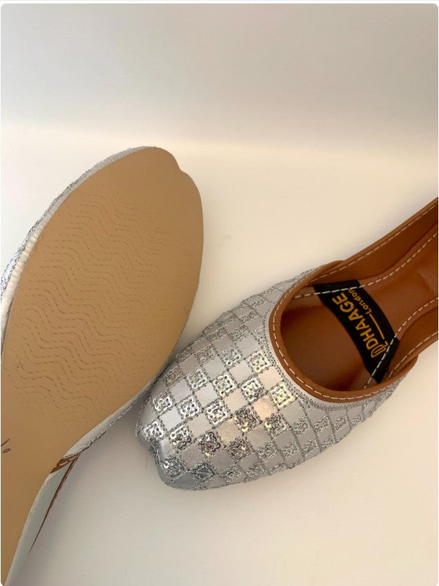 145-Handmade Women’s SILVER Khussa – Traditional Jutti – Available size: UK 4,5,6,7