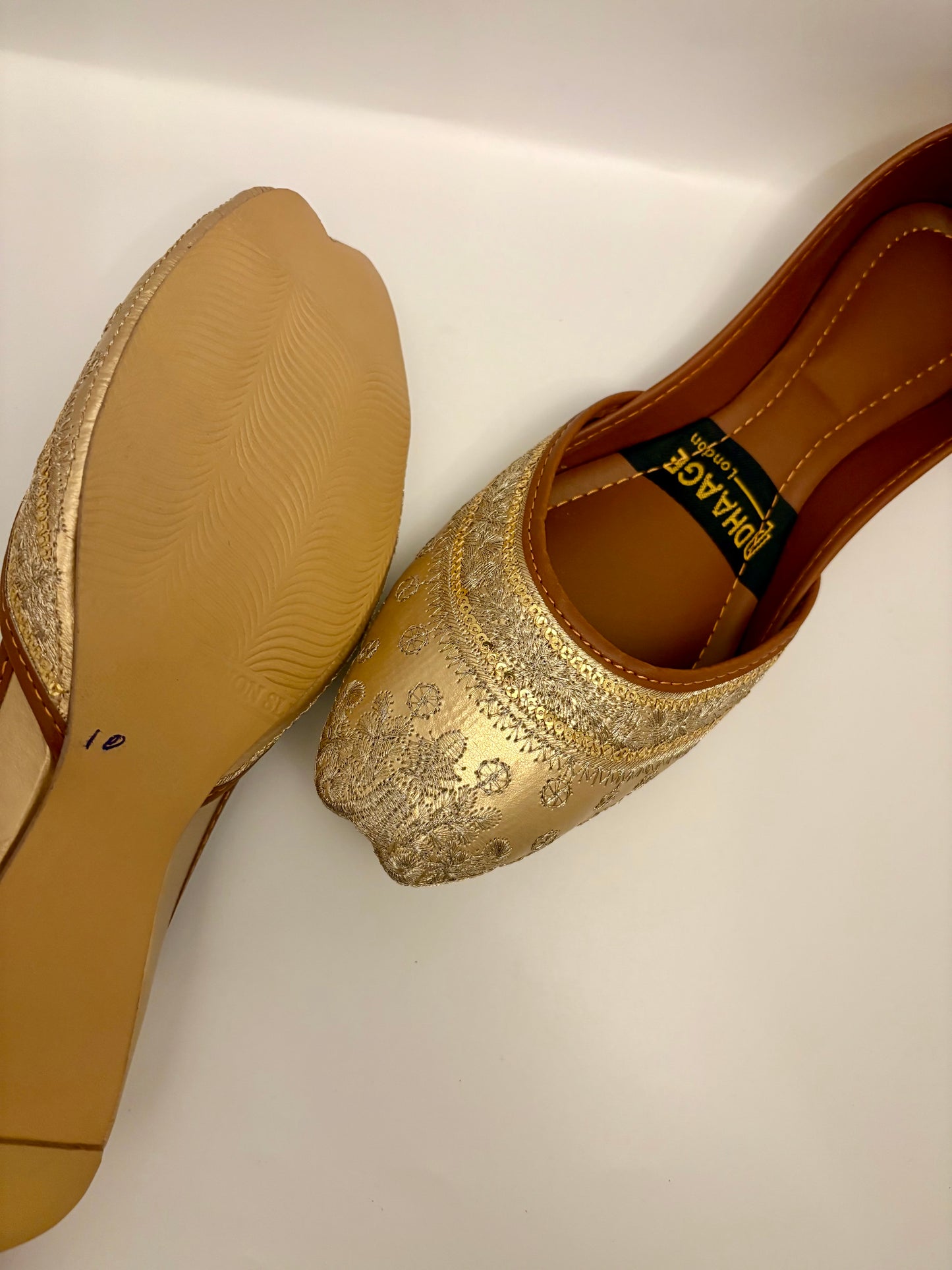 312-Handmade Women’s Gold Khussa – Traditional Jutti – Available size: UK 4,5,6,7,8