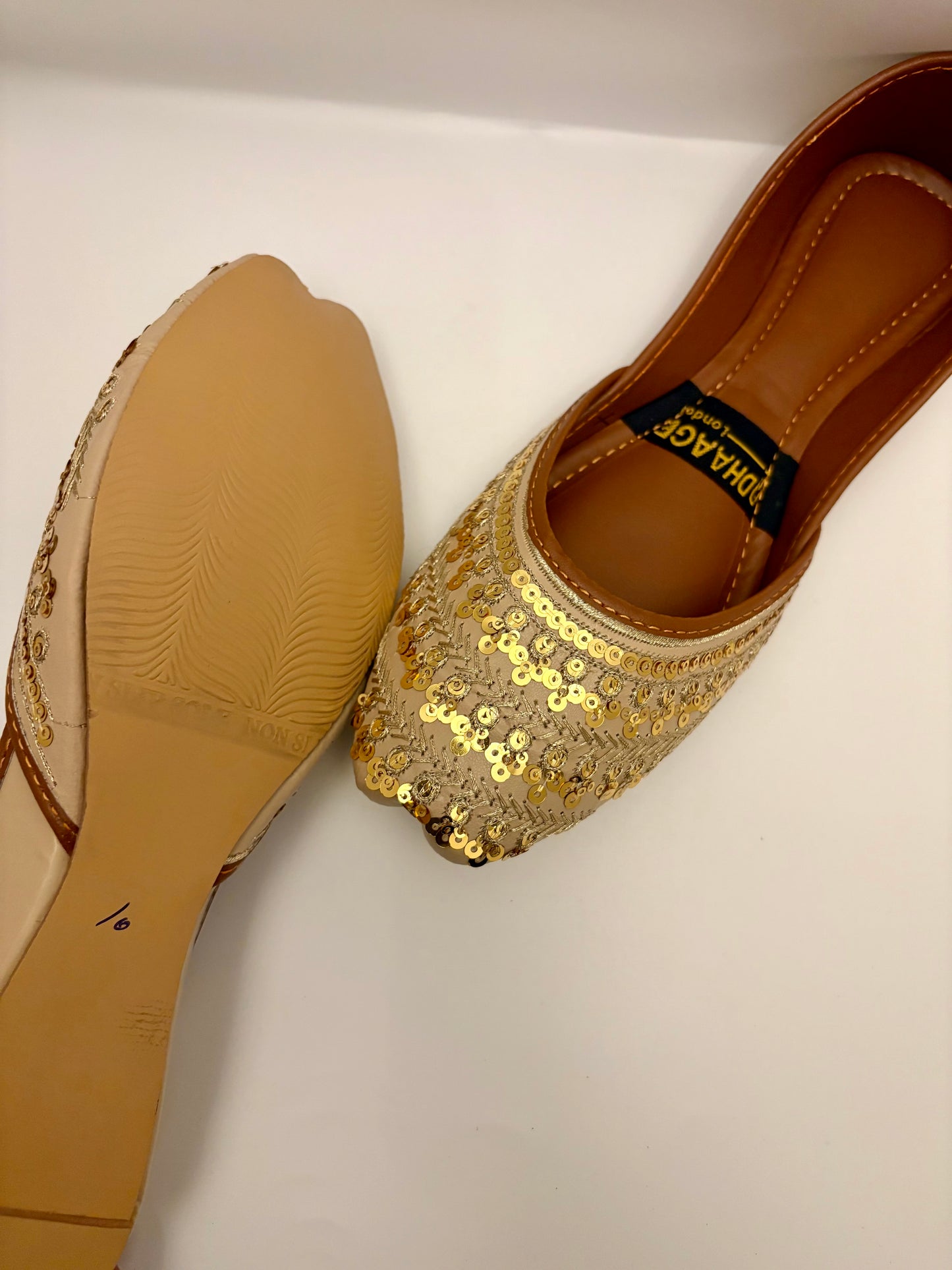 328-Handmade Women’s Gold Khussa – Traditional Jutti – Available size: UK 4,5,6,7,8