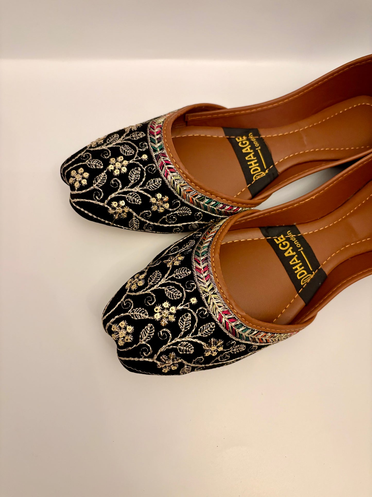 311-Handmade Women’s Black Khussa – Traditional Jutti – Available size: UK 4,5,6,7,8