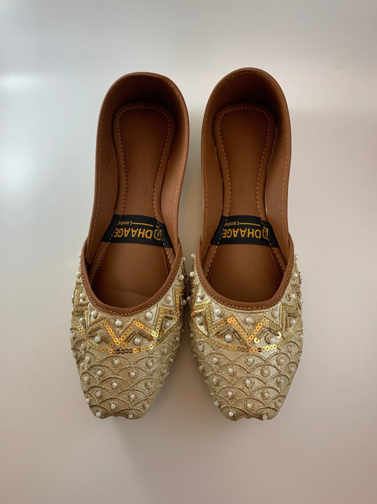 963-Handmade Women’s Silver Khussa – Traditional Jutti – Available size: UK 3 / EU 36