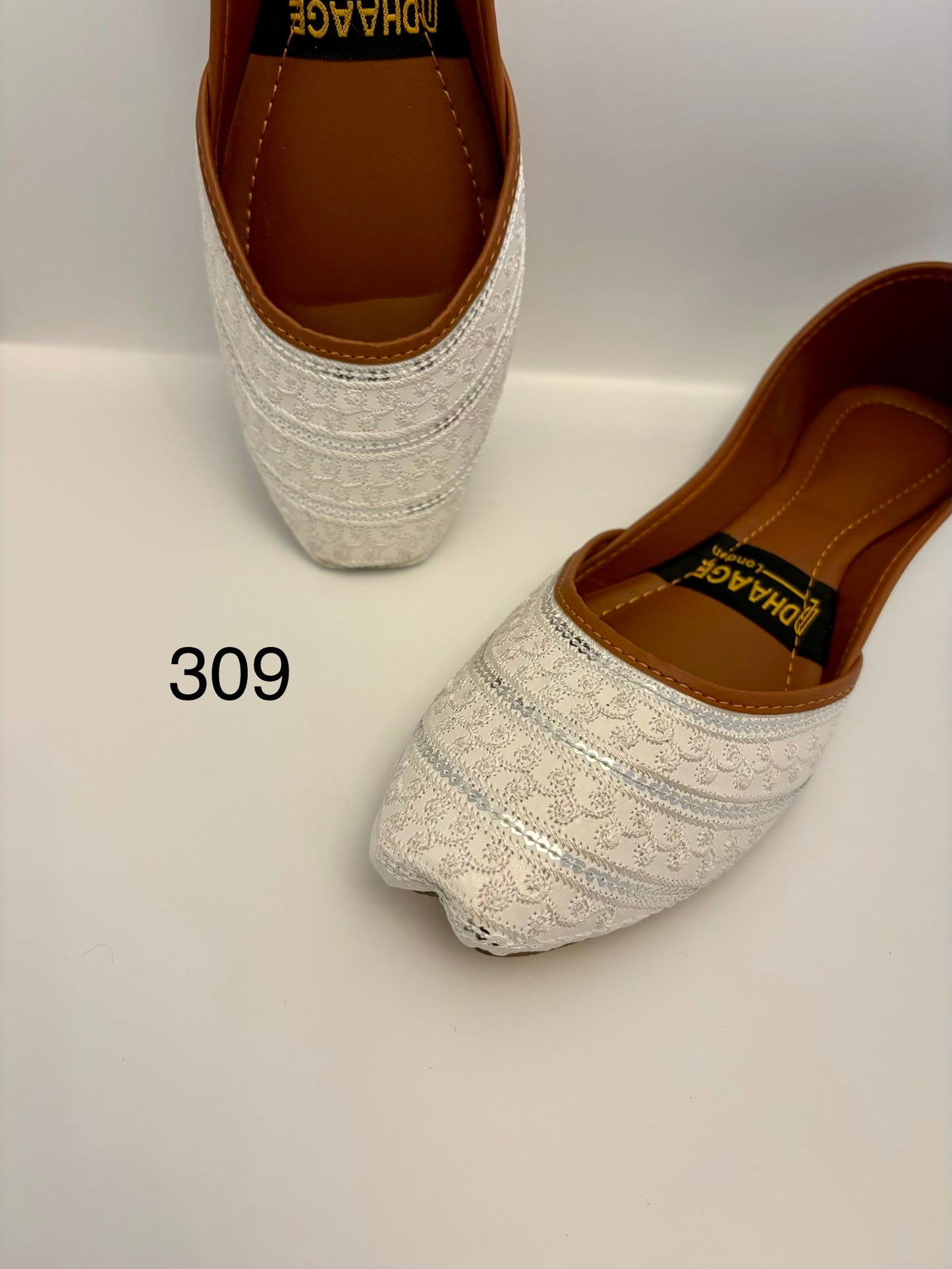 309-Handmade Women’s White Khussa – Traditional Jutti – Available size: UK 4,5,6,7,8