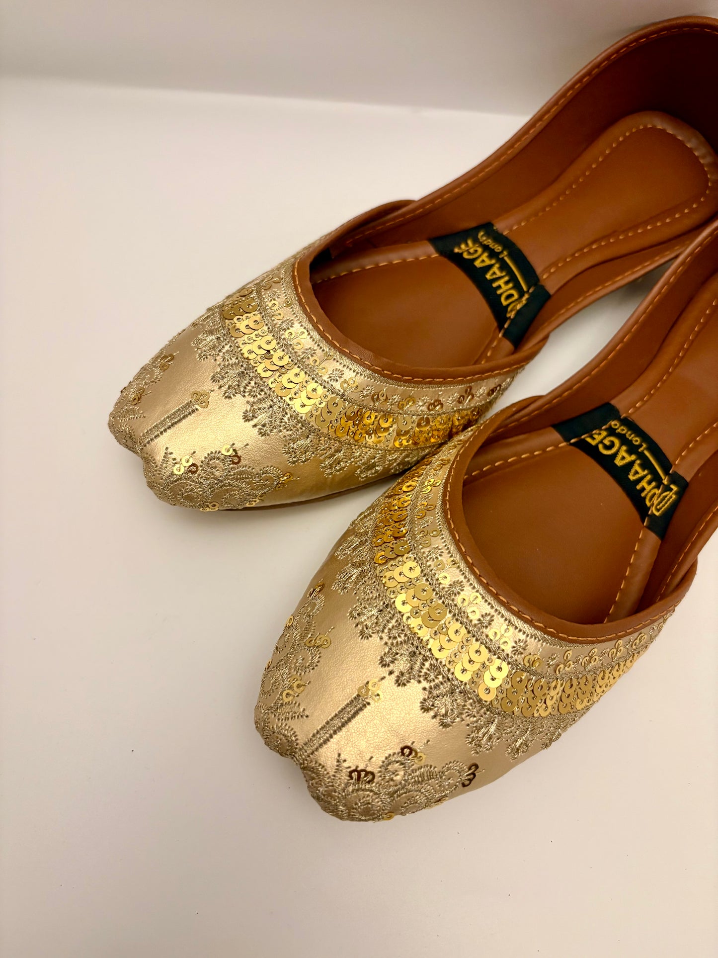 325-Handmade Women’s Gold Khussa – Traditional Jutti – Available size: UK 4,5,6,7,8