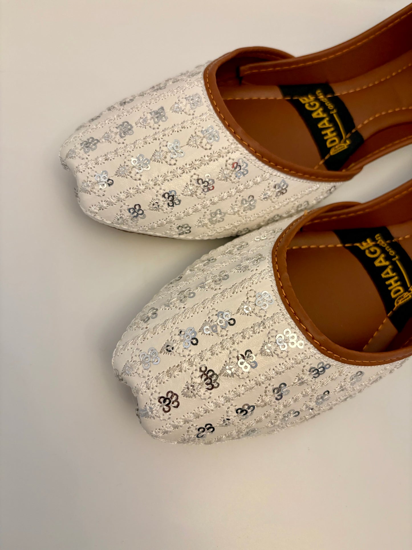 306-Handmade Women’s White Khussa – Traditional Jutti – Available size: UK 4,5,6,7,8