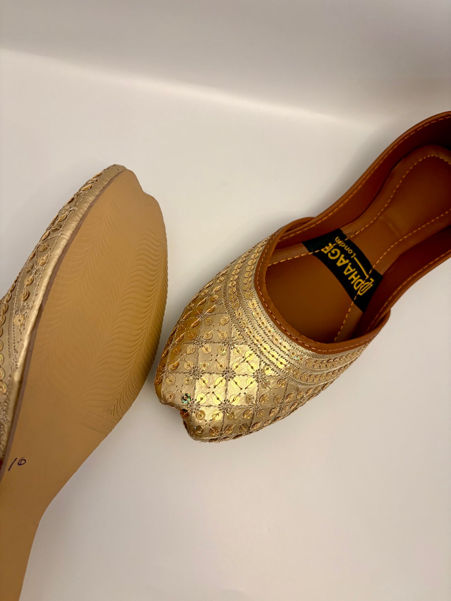 310-Handmade Women’s Gold Khussa – Traditional Jutti – Available size: UK 4,5,6,7,8