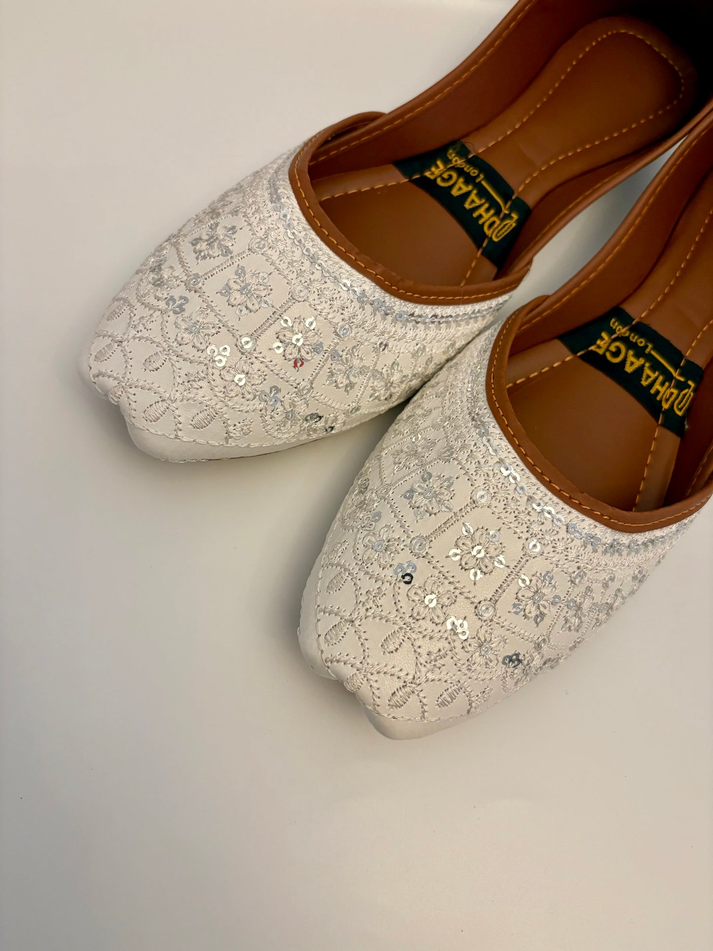 307-Handmade Women’s White Khussa – Traditional Jutti – Available size: UK 4,5,6,7,8
